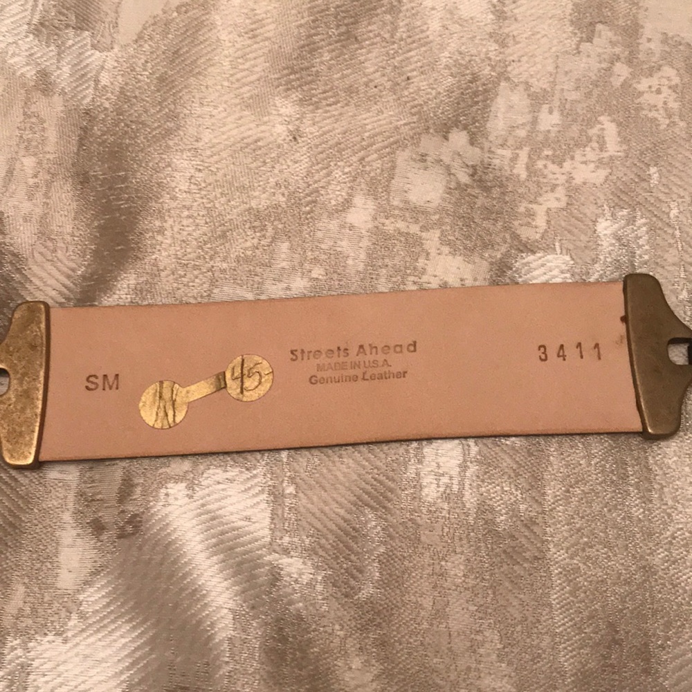 Leather cuff - Picture 2 of 3